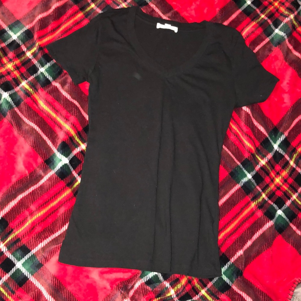 Black v-neck tee